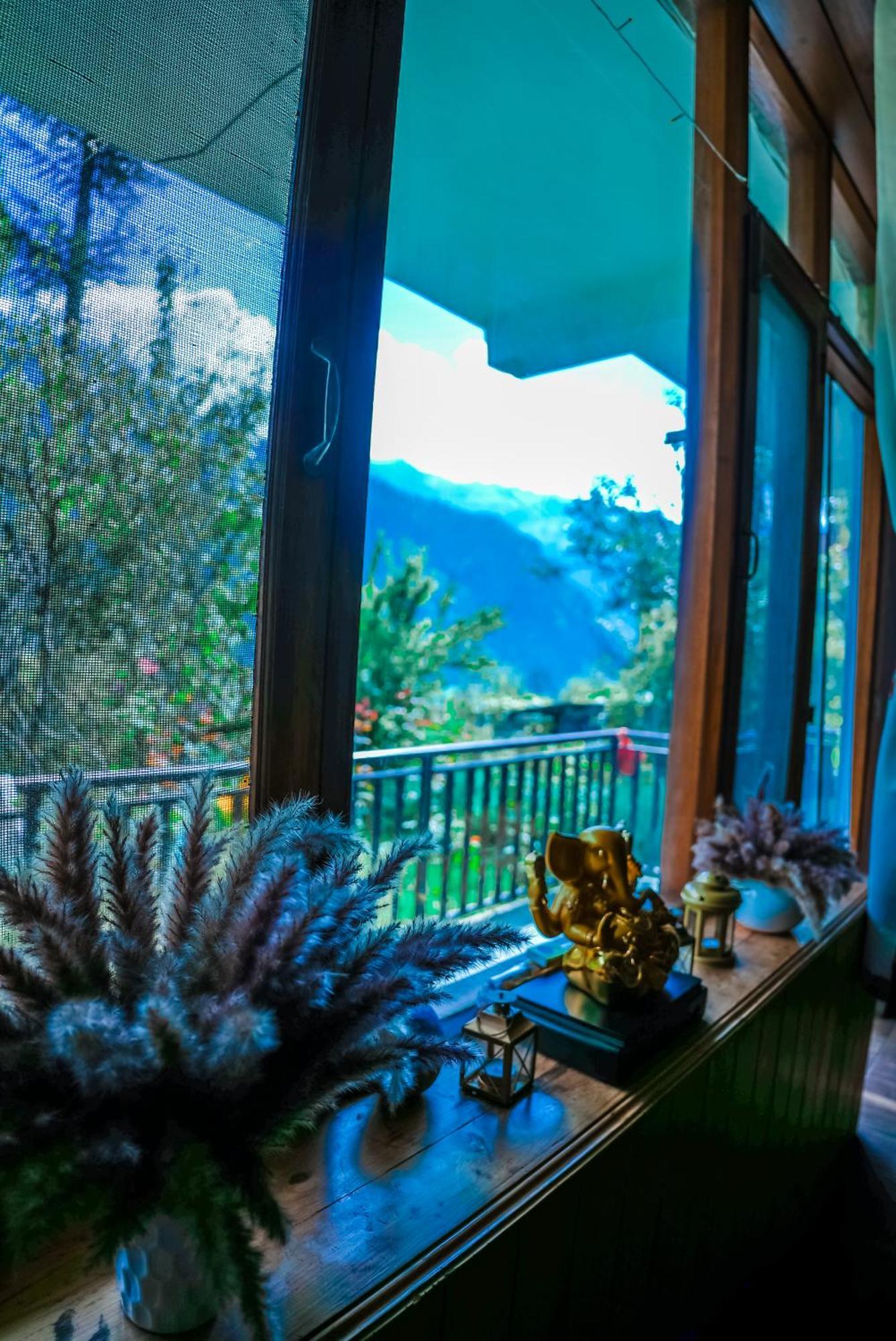 The Manu Emerald # Farmhouse # Top Selling Cottage In Manali # Peaceful Heritage Cozy Stay # Lawn With Bonfire # Most Awarded Luaran gambar